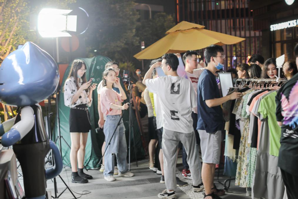 本科生裸辞摆摊,硕士毕业裸辞摆摊