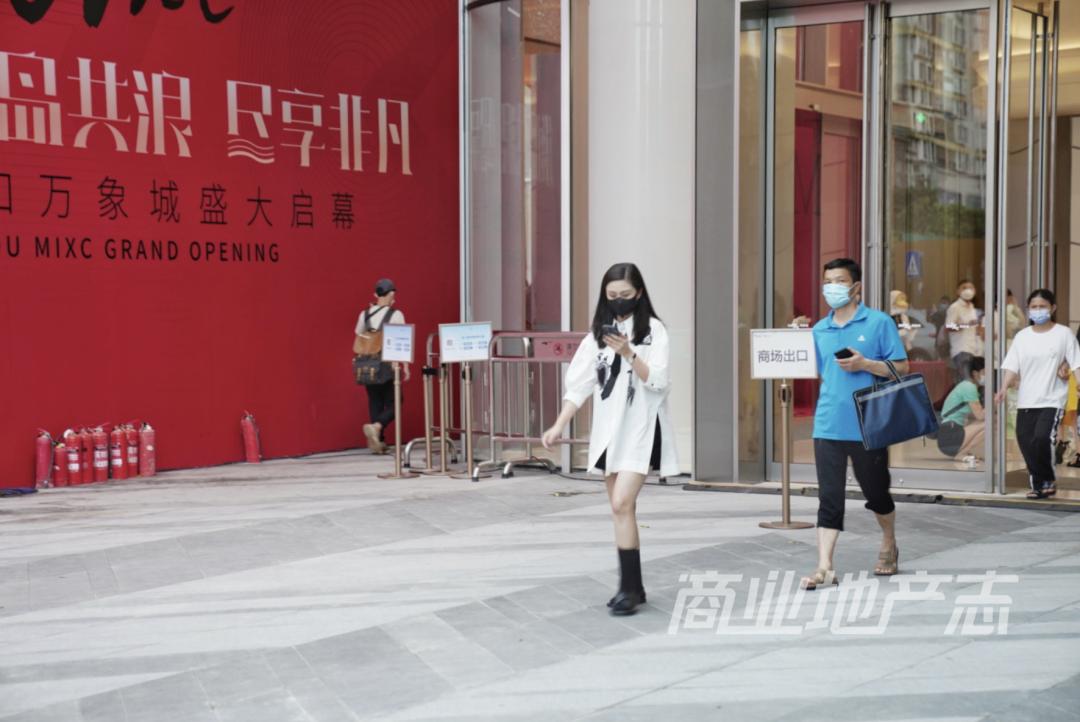 为了提升观察海口万象城的本地化视角,我在海口住了一整周