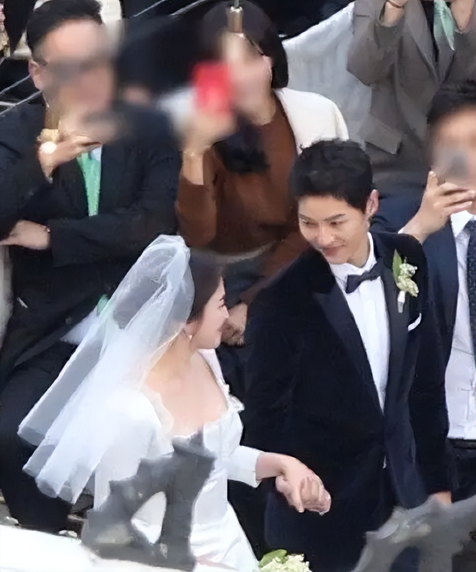 100亿婚房的真相？宋仲基与宋慧乔离婚到底是谁出轨？