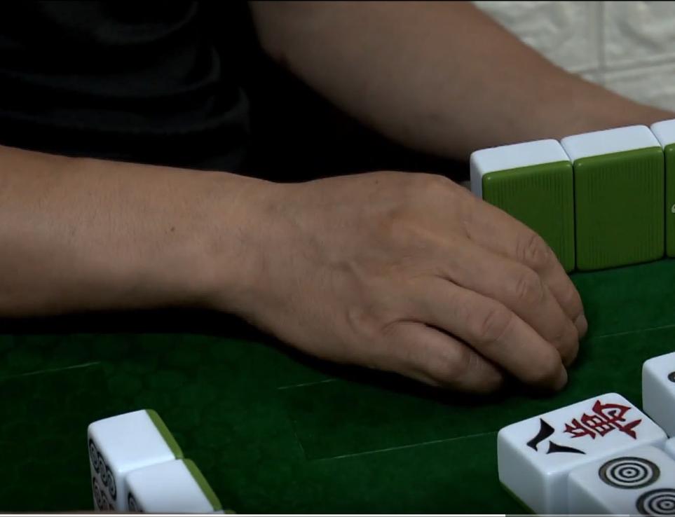 2019年，四川男子想要买房，发现妻子把百万积蓄转给网友：她真傻