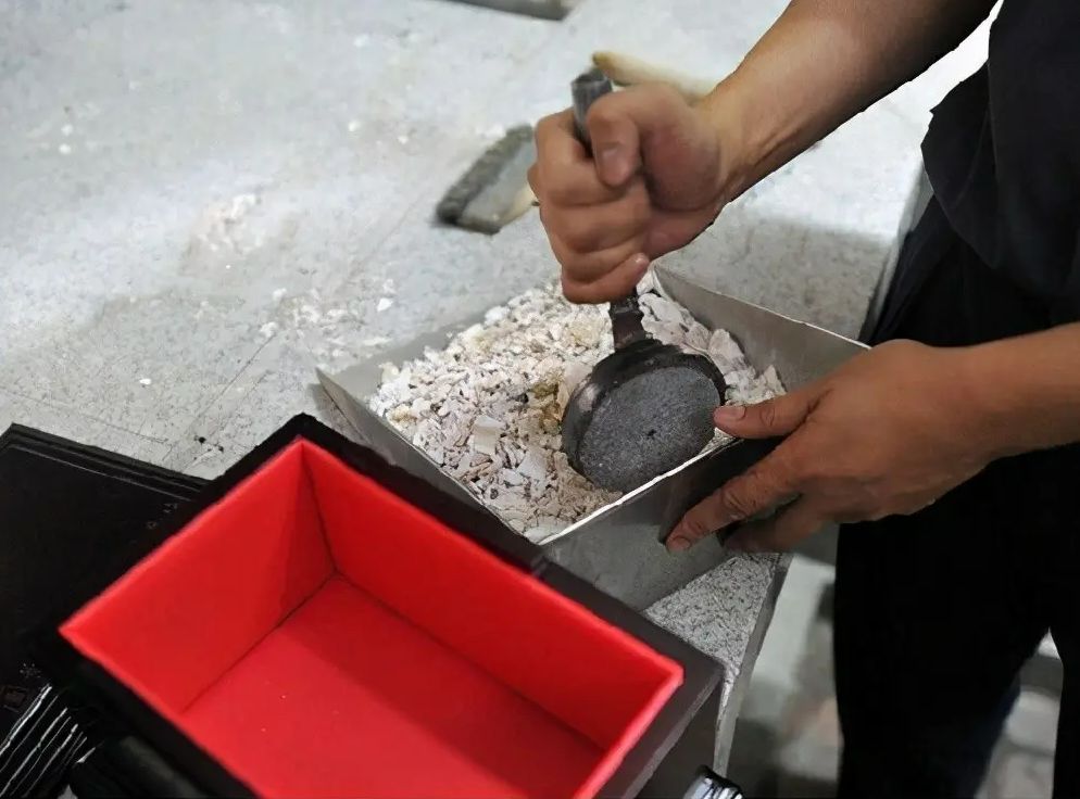 牙齿为何如此坚硬呢,火化后为什么牙齿不见了