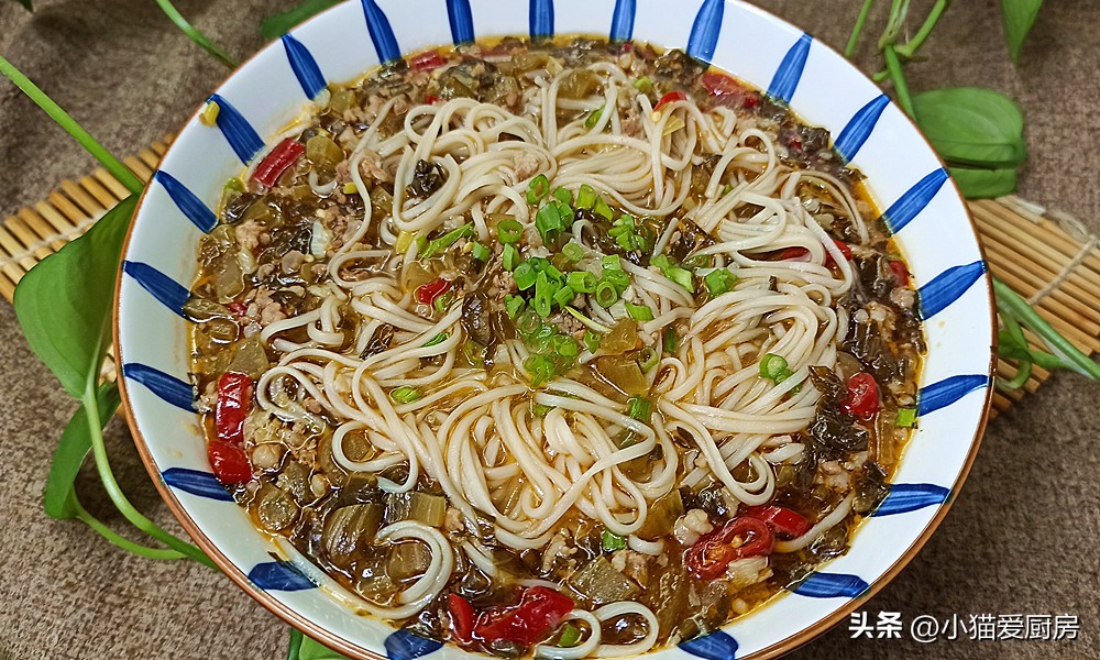 酸菜酸汤面最正宗做法,开胃酸菜汤面
