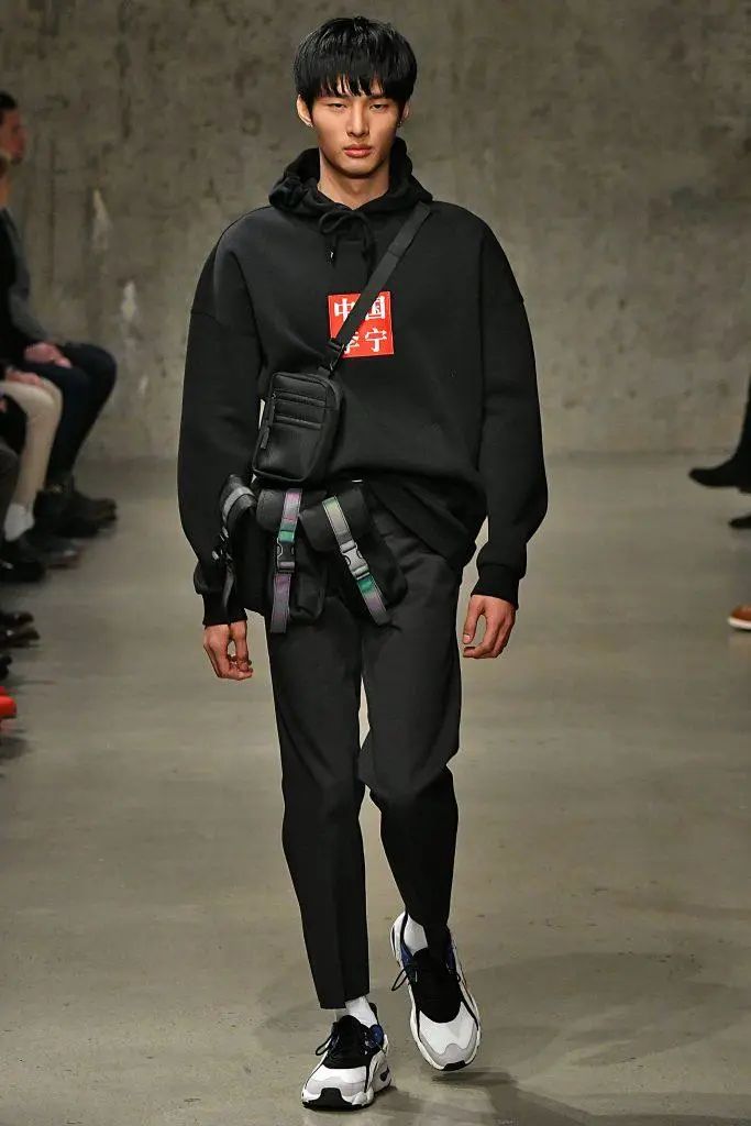 李宁是如何走下神坛的,聊聊李宁风波