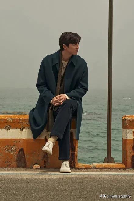 男士黑色大衣内搭什么颜色打底,男士穿大衣怎么搭配裤子和鞋子