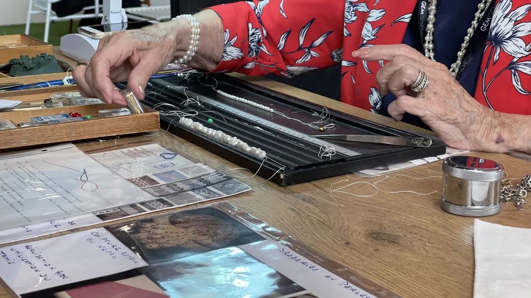 时隔3年又来日内瓦珠宝展大寻宝，竟然还见到了JAR真身！