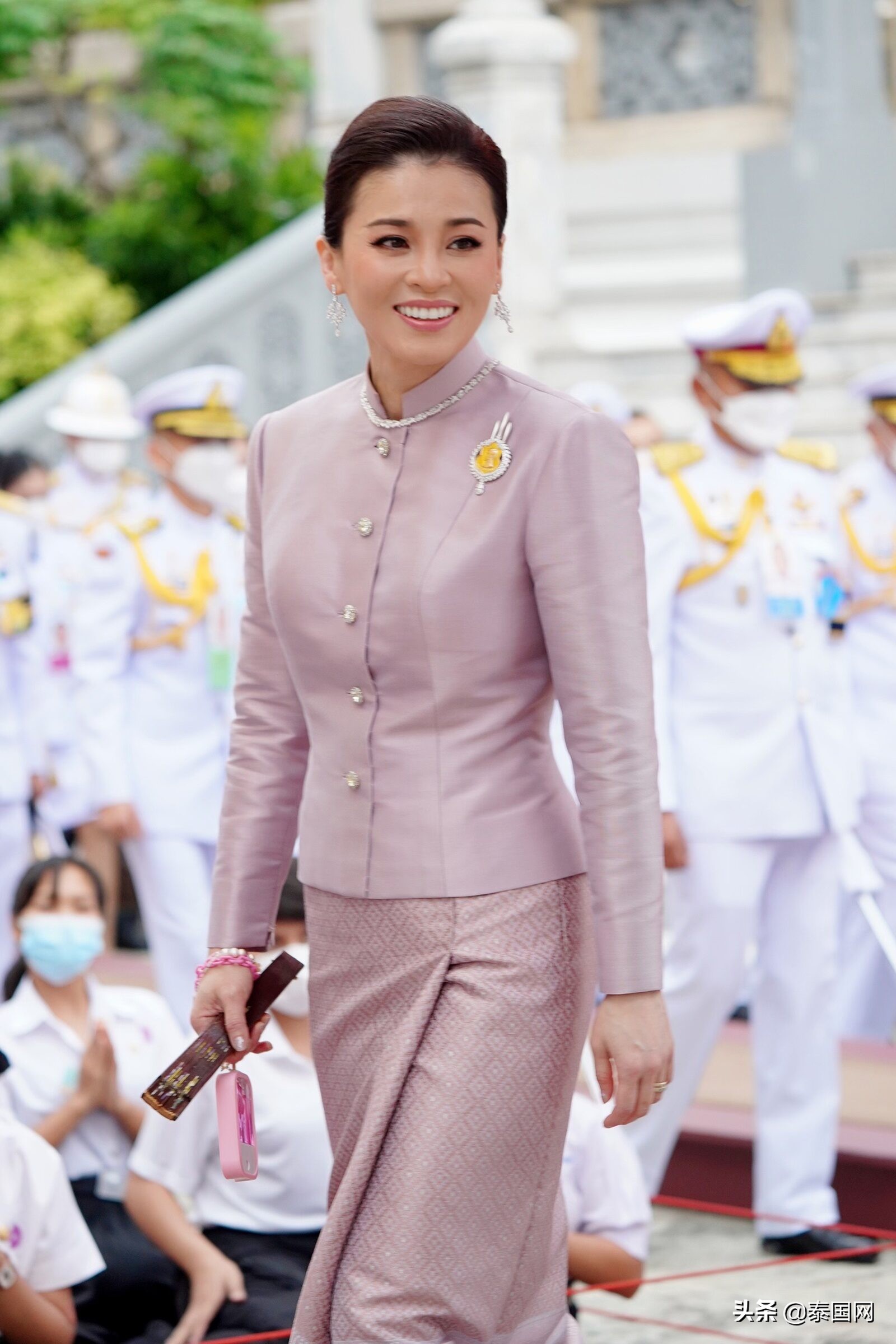 泰国节日三宝佛,泰国免费三宝佛节