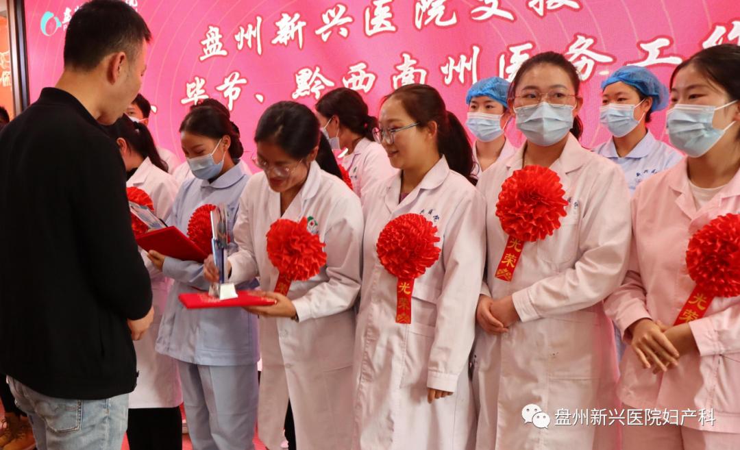 抗疫表彰大会现场报道,抗击疫情弘扬正能量的年会作品