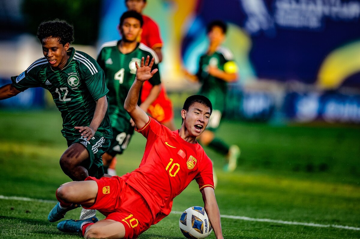 男足杨晨最新消息,中国男足无缘杯赛