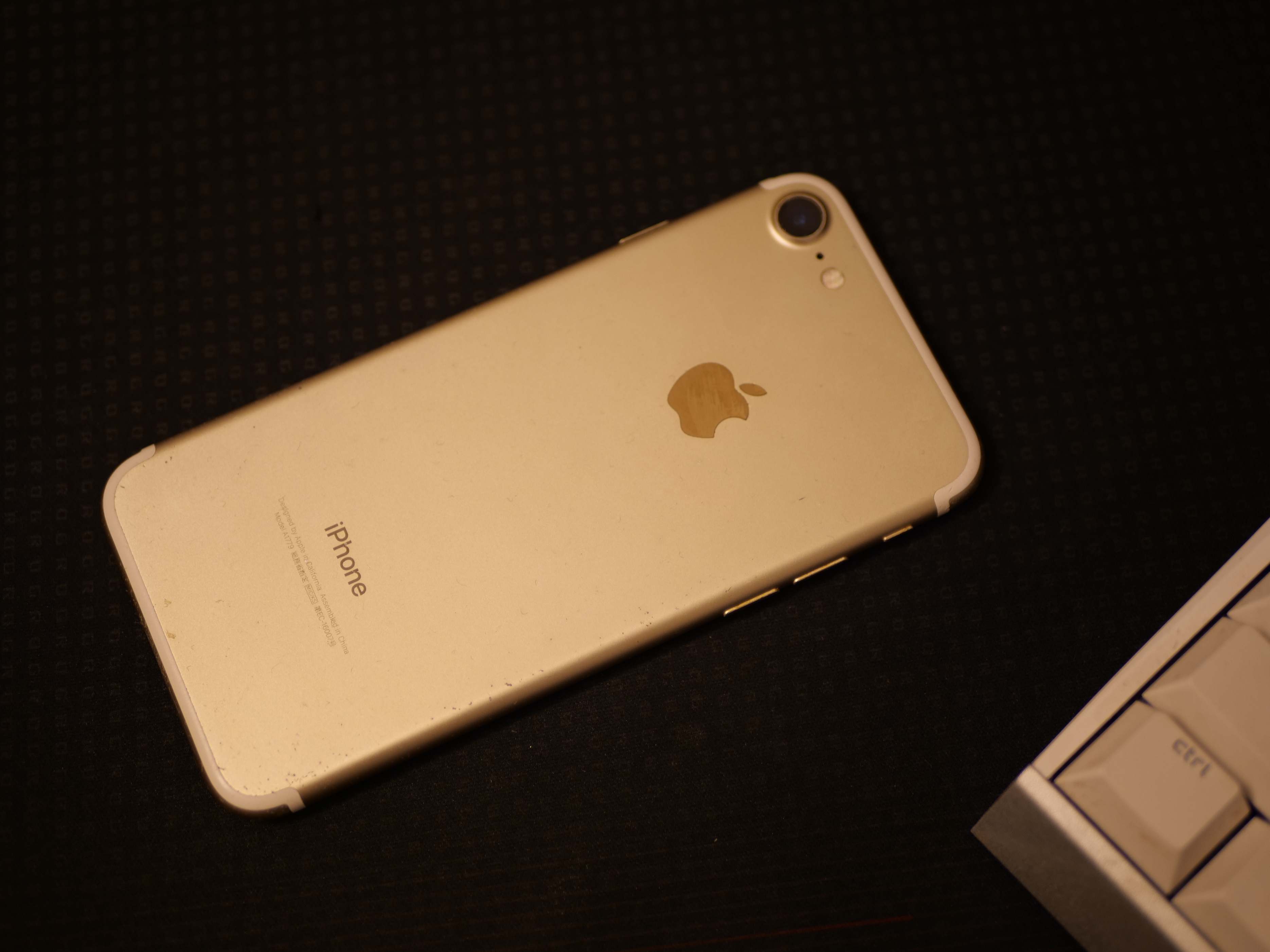 苹果全系列手机通病,苹果全金属无边框