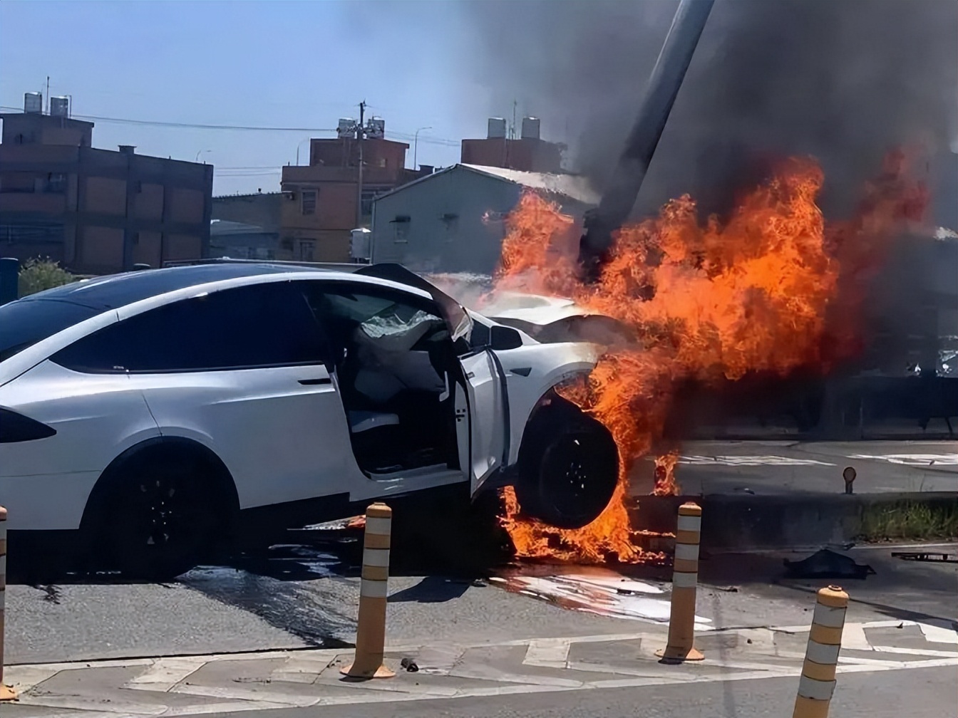 加价提车遭疯抢,曾经60万被加价疯抢的车