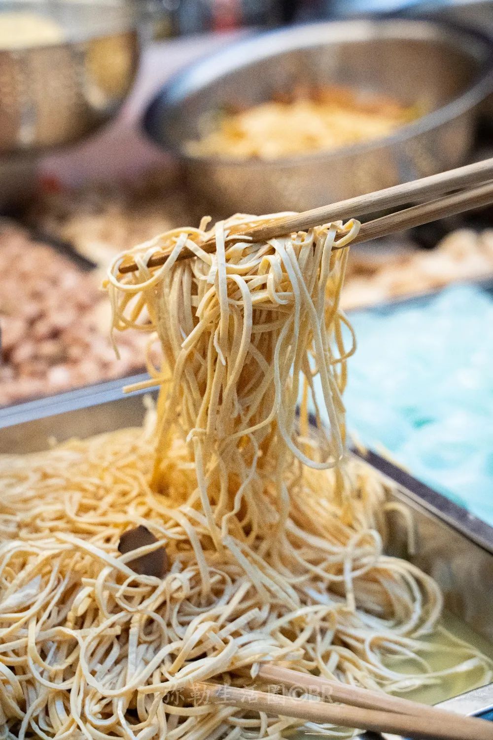 红河州有个“凉菜西施”，4㎡的小摊火了15年，一个月能卖10吨菜