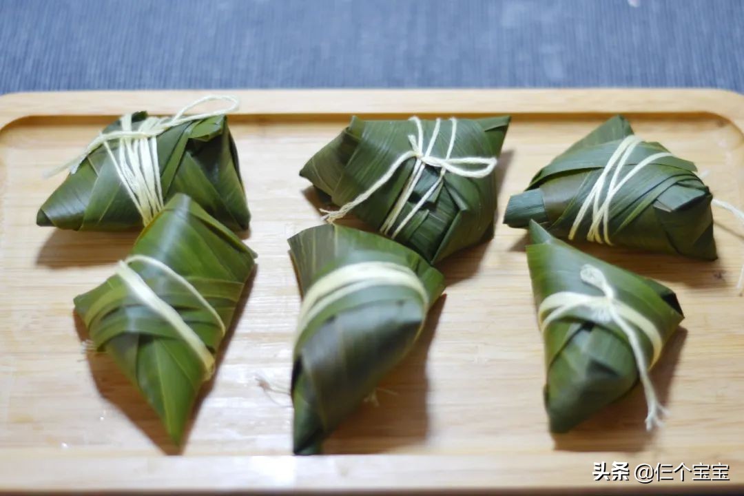 手残党怎么包四角粽子,六个月以上宝宝粽子做法