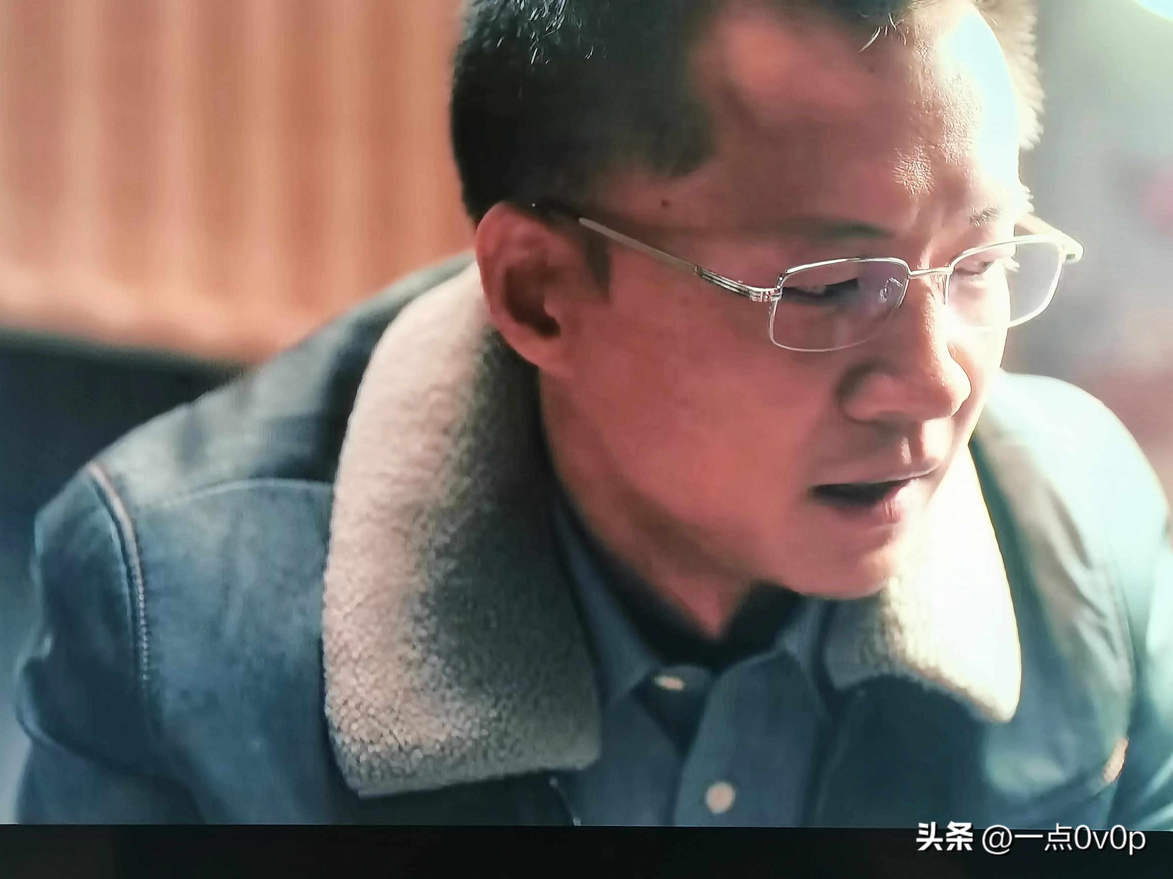 明明是求人办事，马队长却伙同猪队友把人的脸按在地上摩擦…