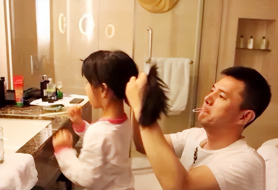 已辞职央视主持人名单,央视十大知名主持人辞职后去哪