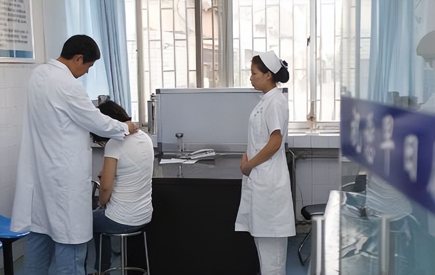 男医生公开女病人隐私照被停业，检查遇男医生，3个方法解决尴尬