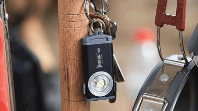 一个打火机大小的手电筒,打火机火力大能当手电筒