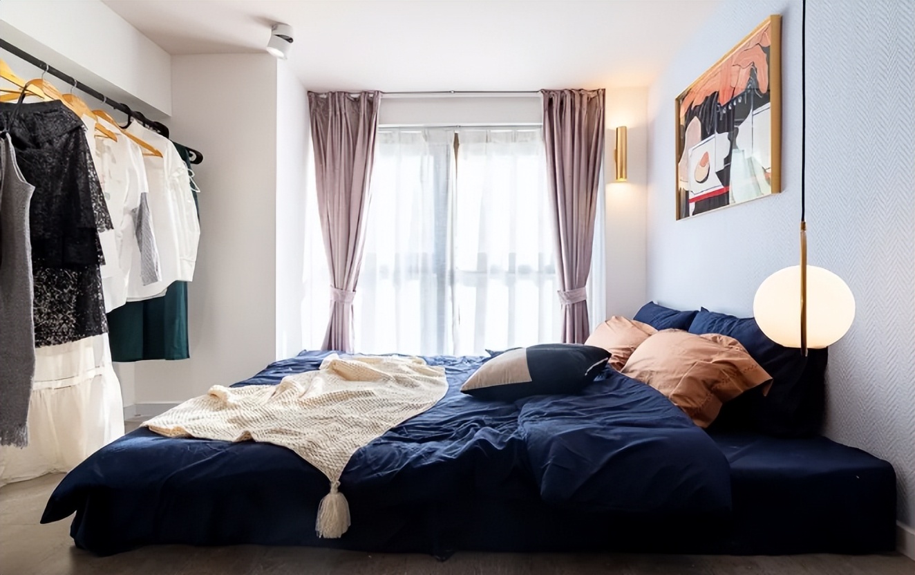 为了“省钱”不买床直接睡床垫？奉劝大家：别为了省钱忽视健康