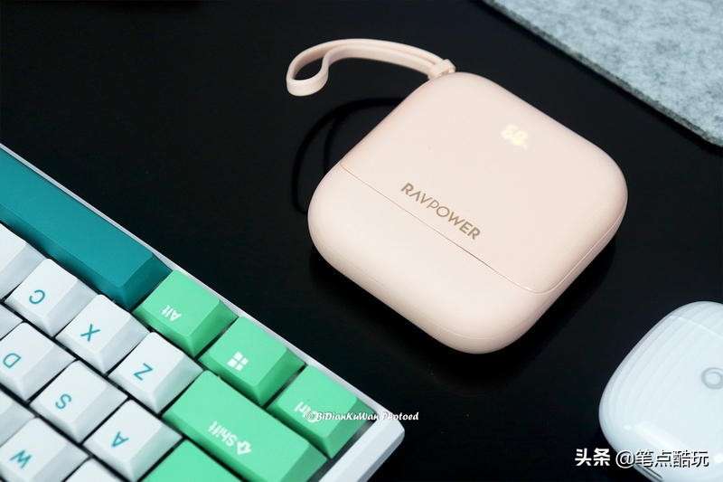 线缆合体，拒绝「电荒」！Ravpower自带线充电宝体验