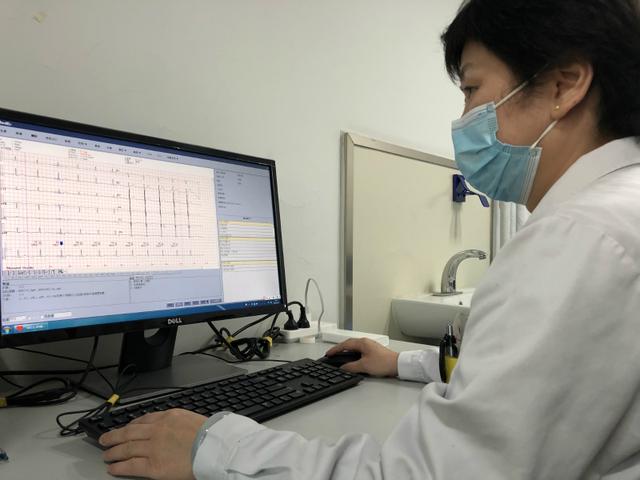 男子突然晕倒到医院检查心跳,男子喝酒腹痛急诊