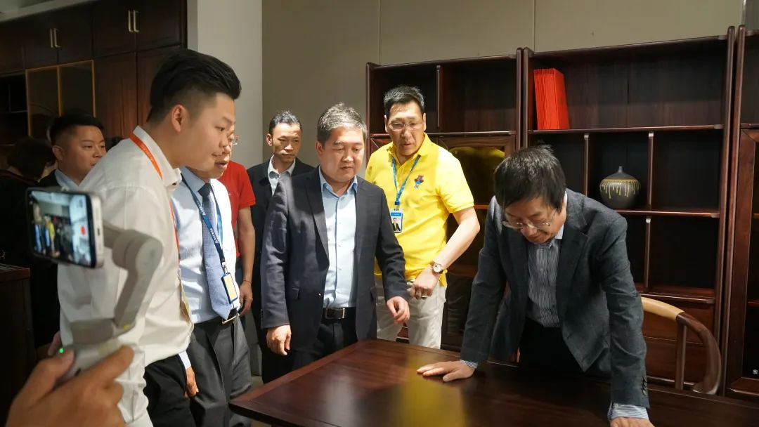 43届龙家展盛大开幕，核心圈观众云集，玛奥会场厂商成交热烈！