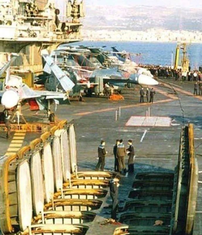 中国航母抄袭苏联?为什么他们执着于给中国*器武**找“爹”?