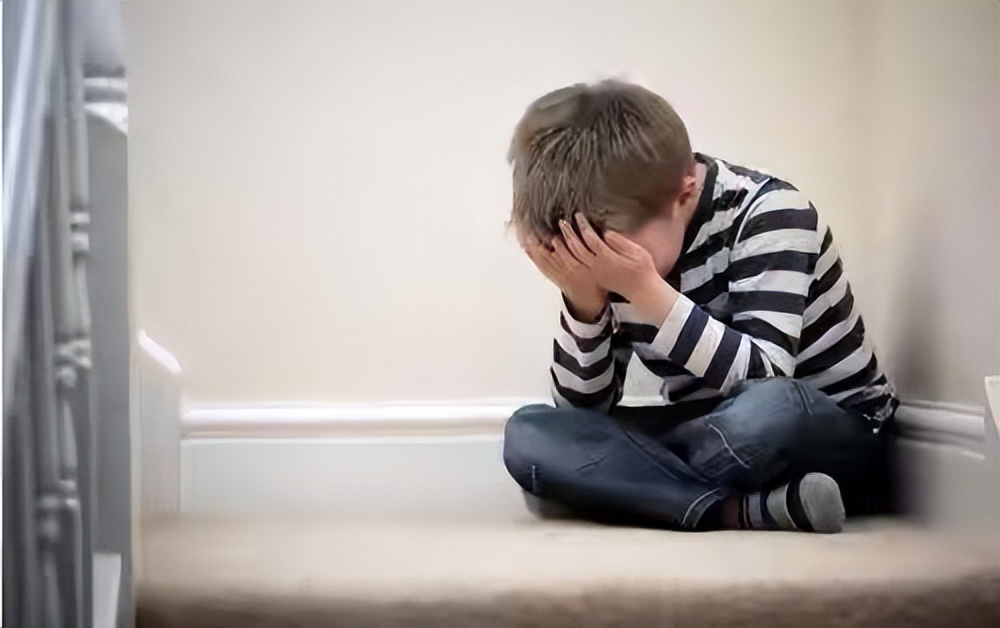 孩子不上学用打骂的方法,十一岁孩子叛逆不上学拒绝沟通