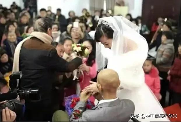 单亲母亲带五岁女儿改嫁,35岁单亲妈妈带9岁儿子