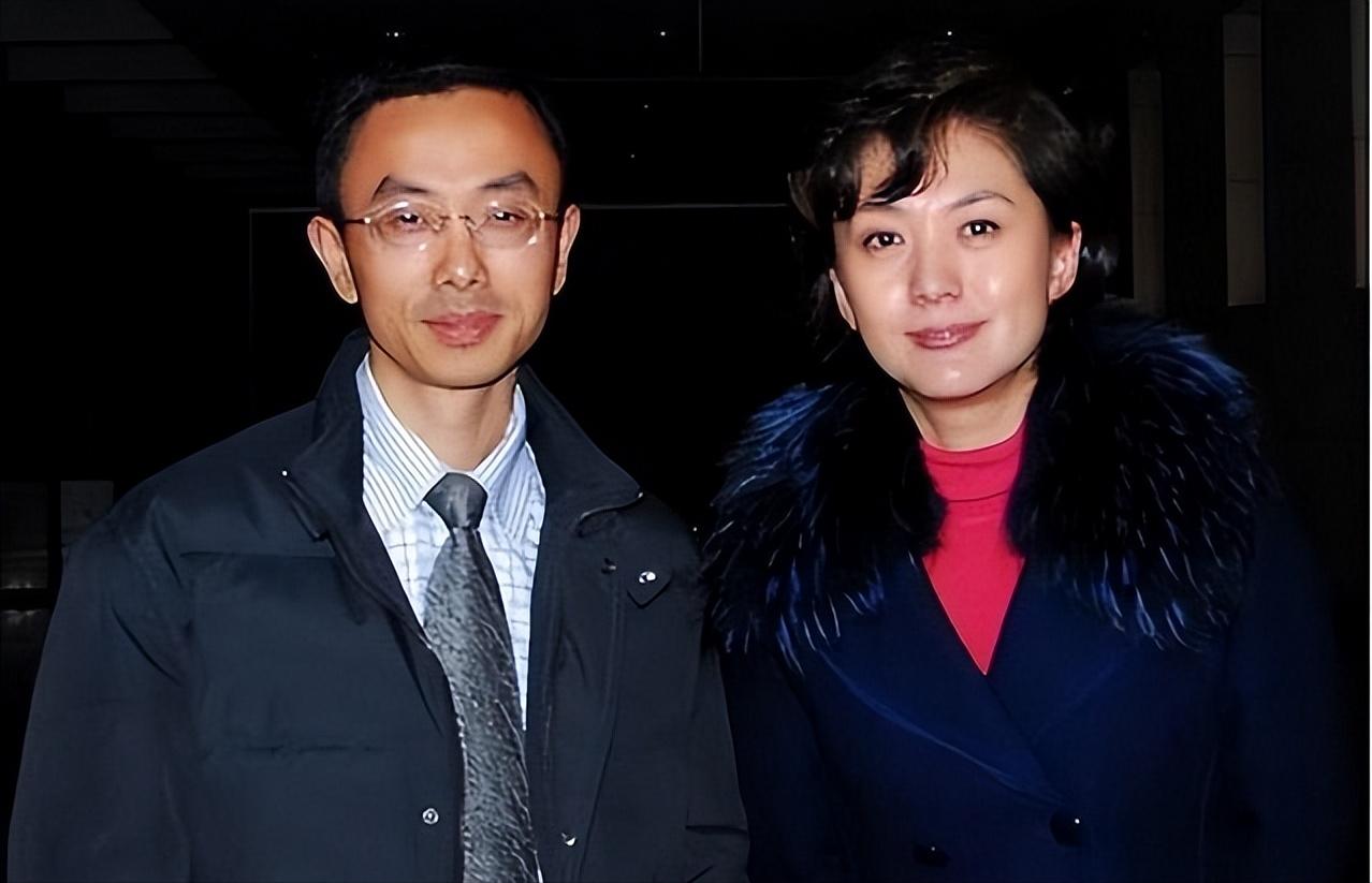 央视美女海霞有孩子吗,48岁主持海霞近照