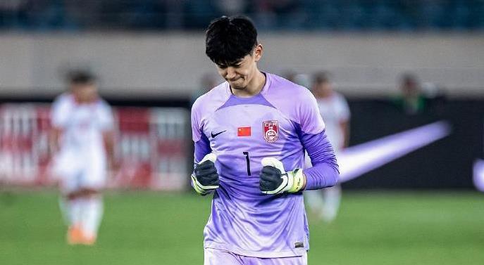 男足顶级丢球,中国足球丢球视频