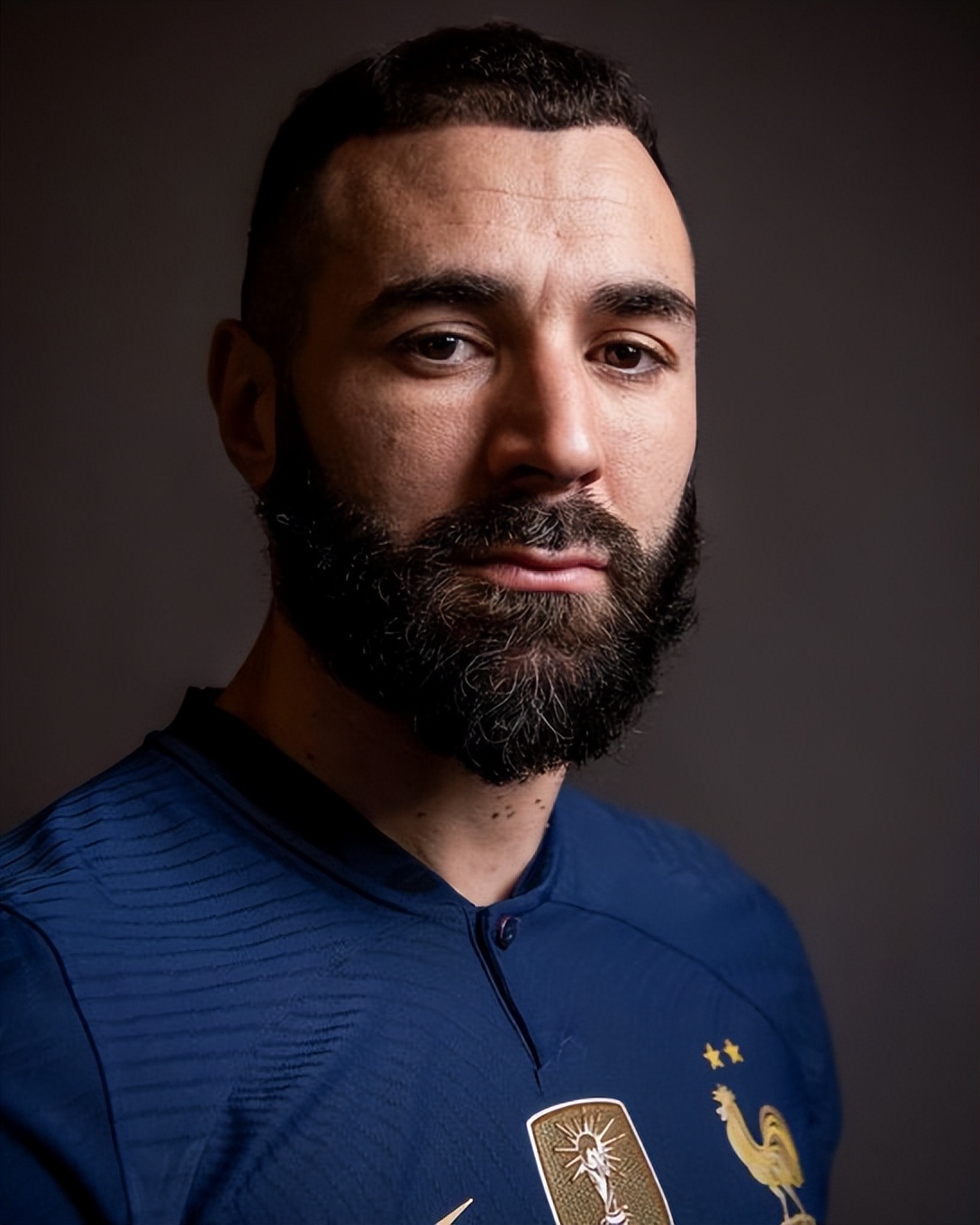 本泽马因伤缺席,本泽马欧冠受伤