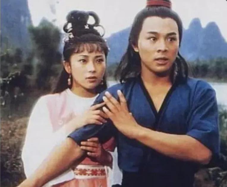 李连杰和黄秋燕的女儿今何在,李连杰谈黄秋燕和利智