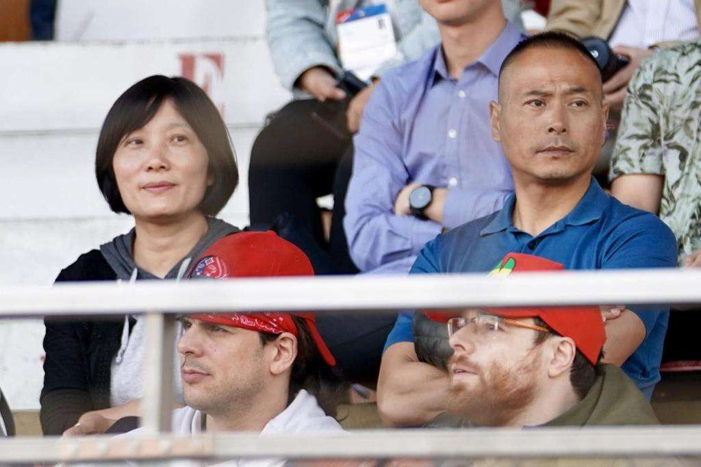 足球运动员王霜,王霜被谁养大的