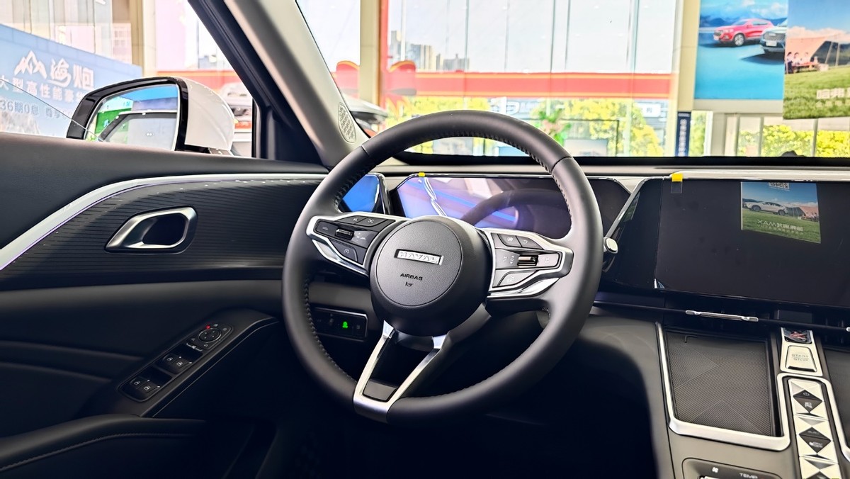 哈弗枭龙max空间宽敞智能配置丰富,哈弗枭龙max4驱