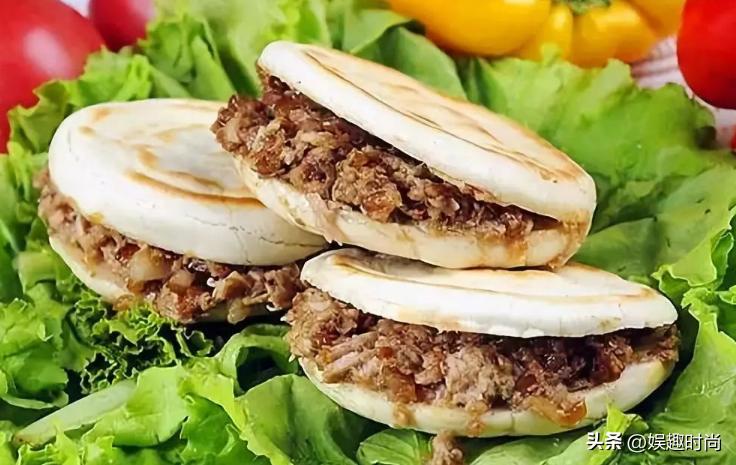 游客买到无肉版肉夹馍,丽江现15元无肉版肉夹馍