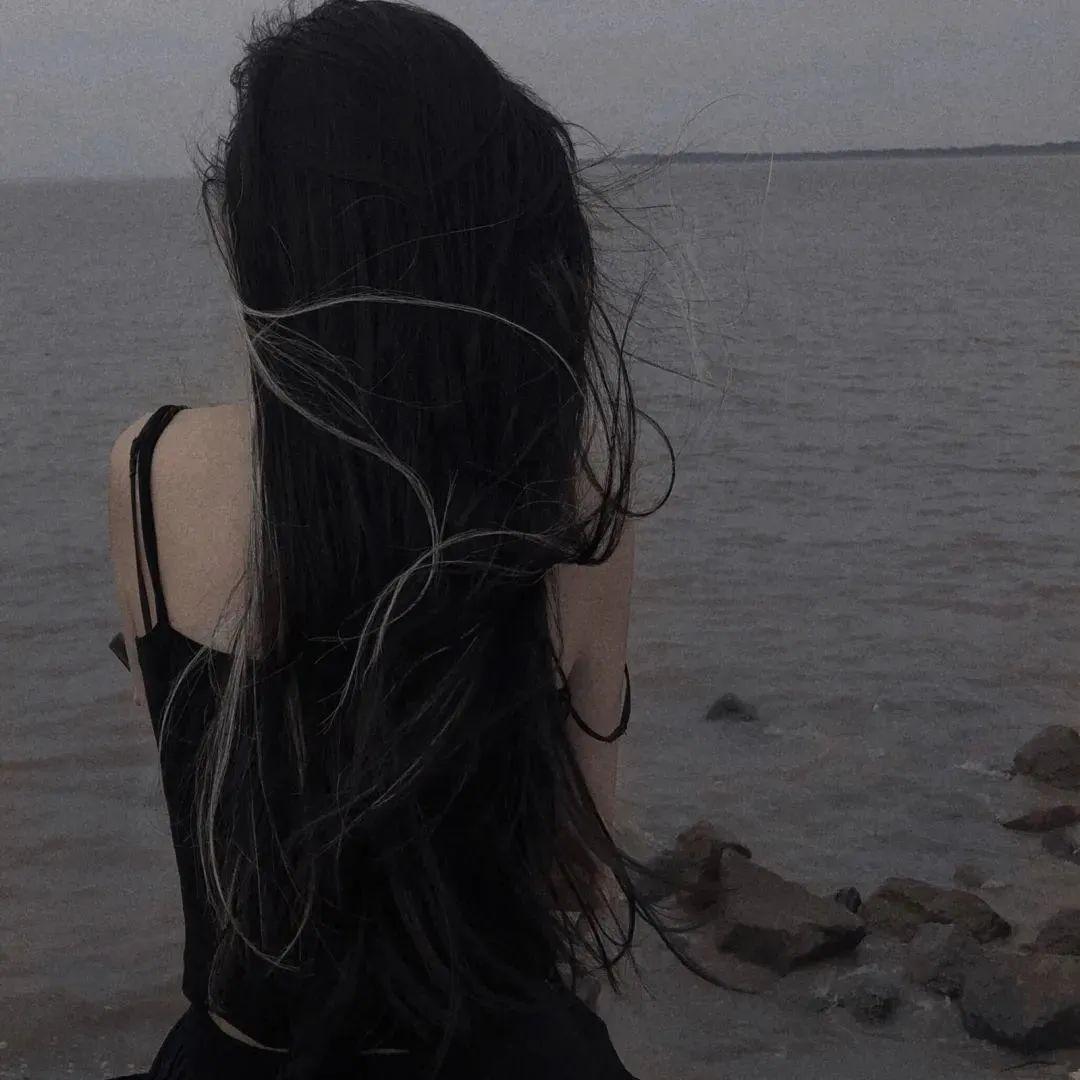 丧黑色系禁欲系伤感女生头像,女生头像丧系伤感心碎