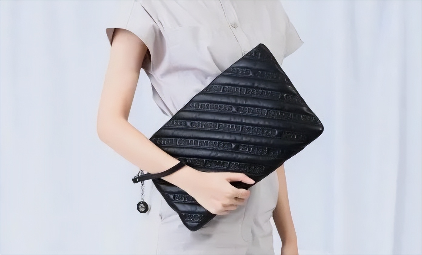 给女大学生买包包合适吗,男女生包包的区别