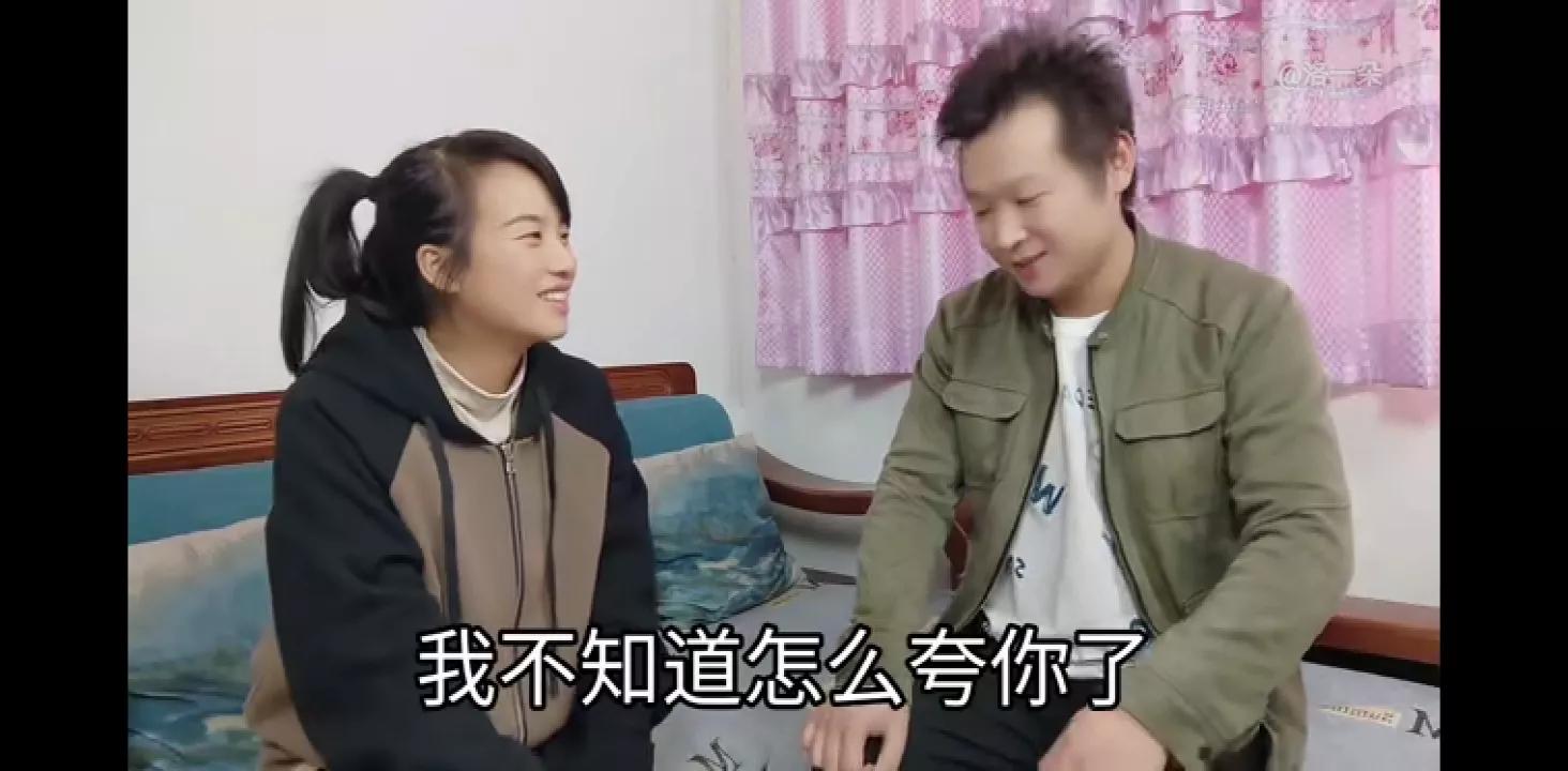 一朵在家里沙发后发现五千元，这次朵错怪奇，是奇妈昨天偷放的