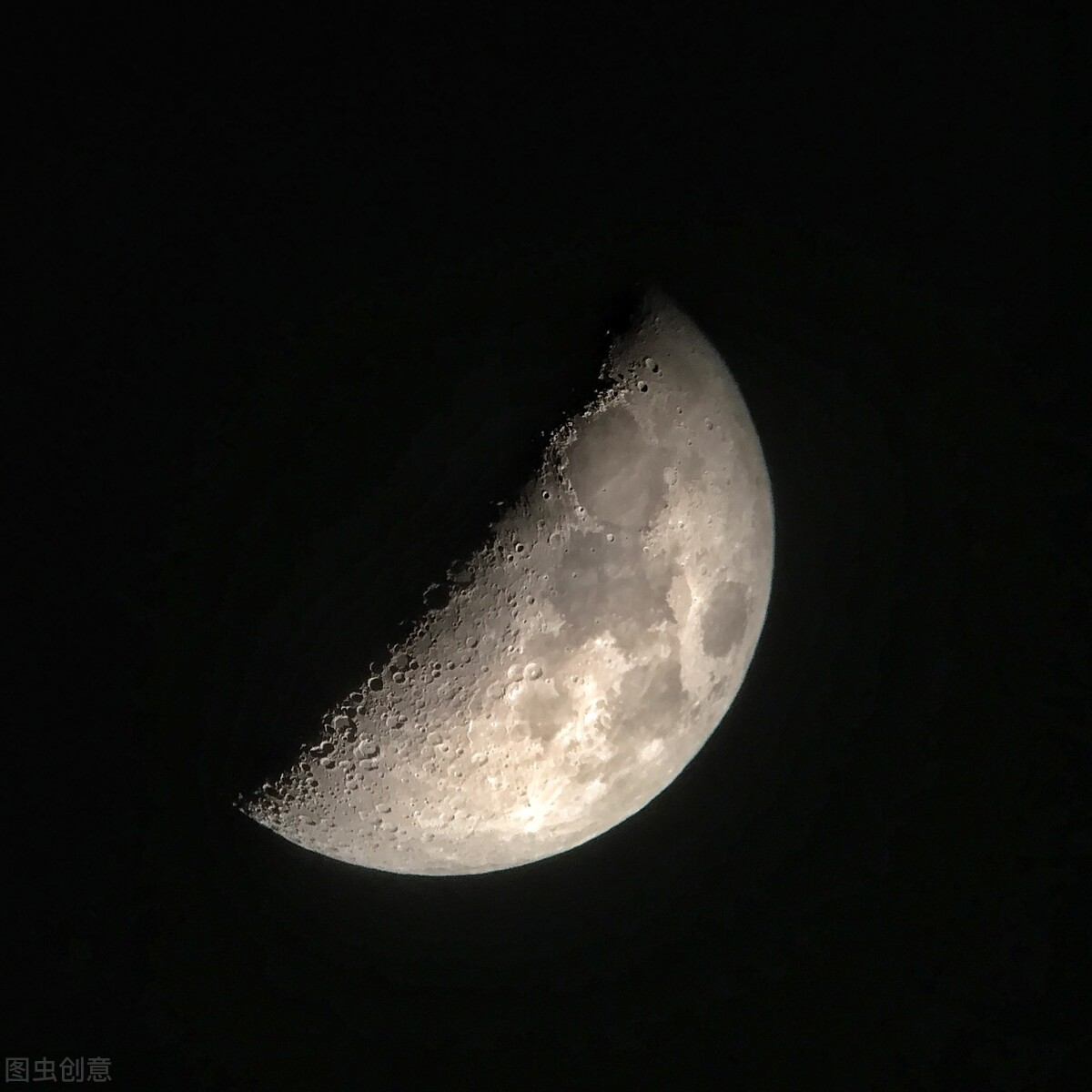 弯弯的月亮像小船还像什么,月亮弯弯像小船童谣的意思