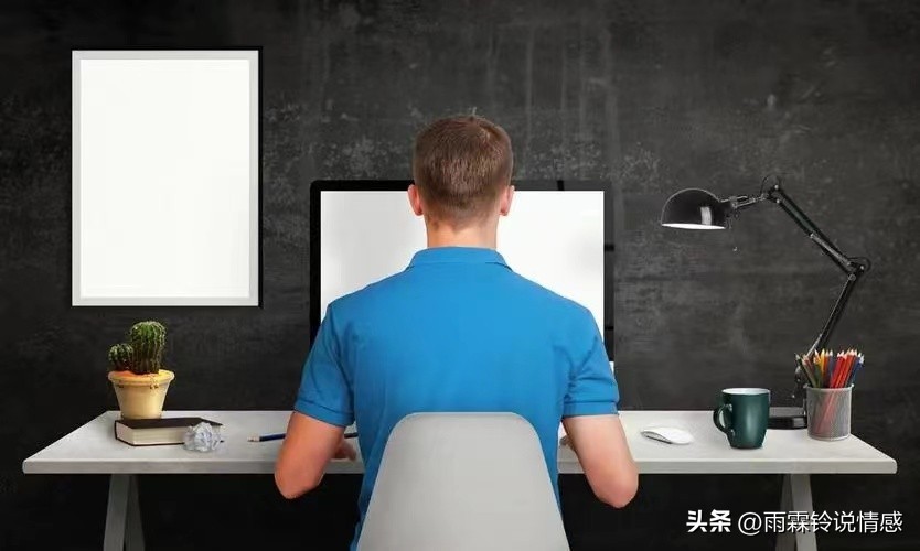 男子回家当全职儿子每月领5500元,男子月领5500当全职儿子算啃老吗