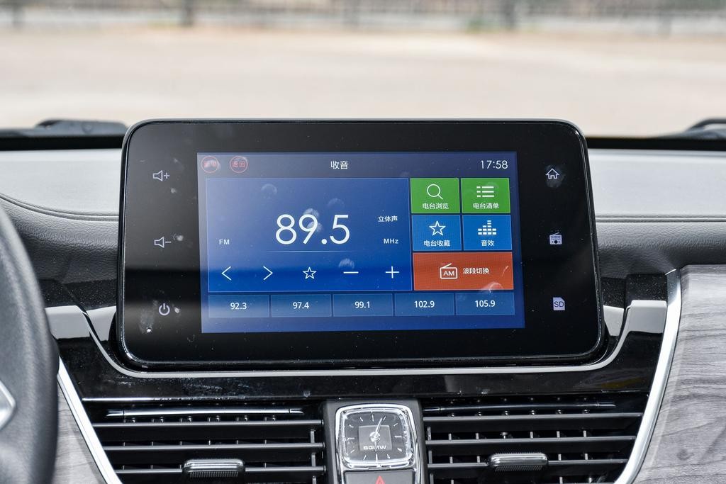 宝骏7305座,2021款宝骏730cvt试驾