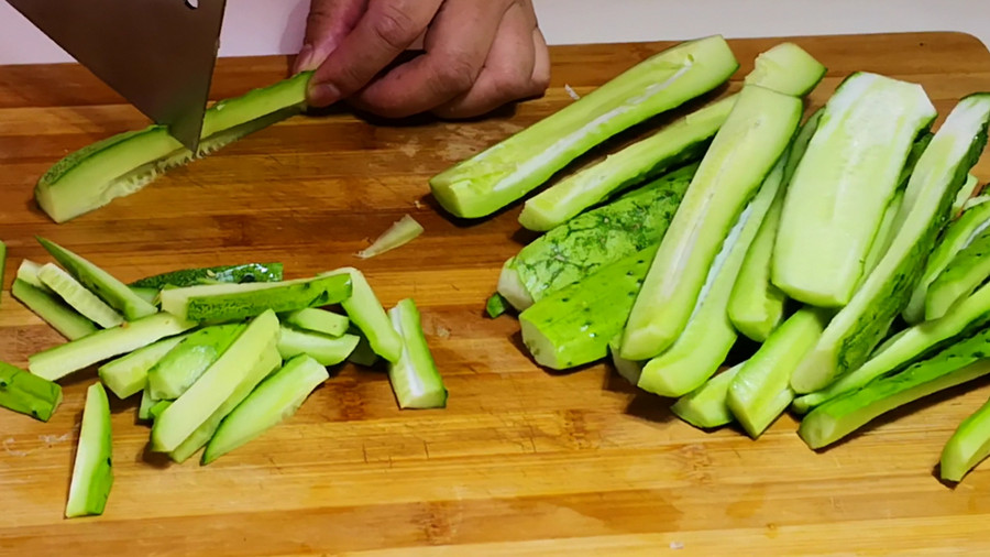 酱黄瓜最正确的方法,腌黄瓜又脆又绿怎样腌酱黄瓜