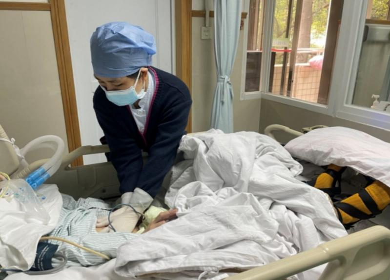 头晕呕吐自救方法,突然头晕站不稳呕吐注意什么