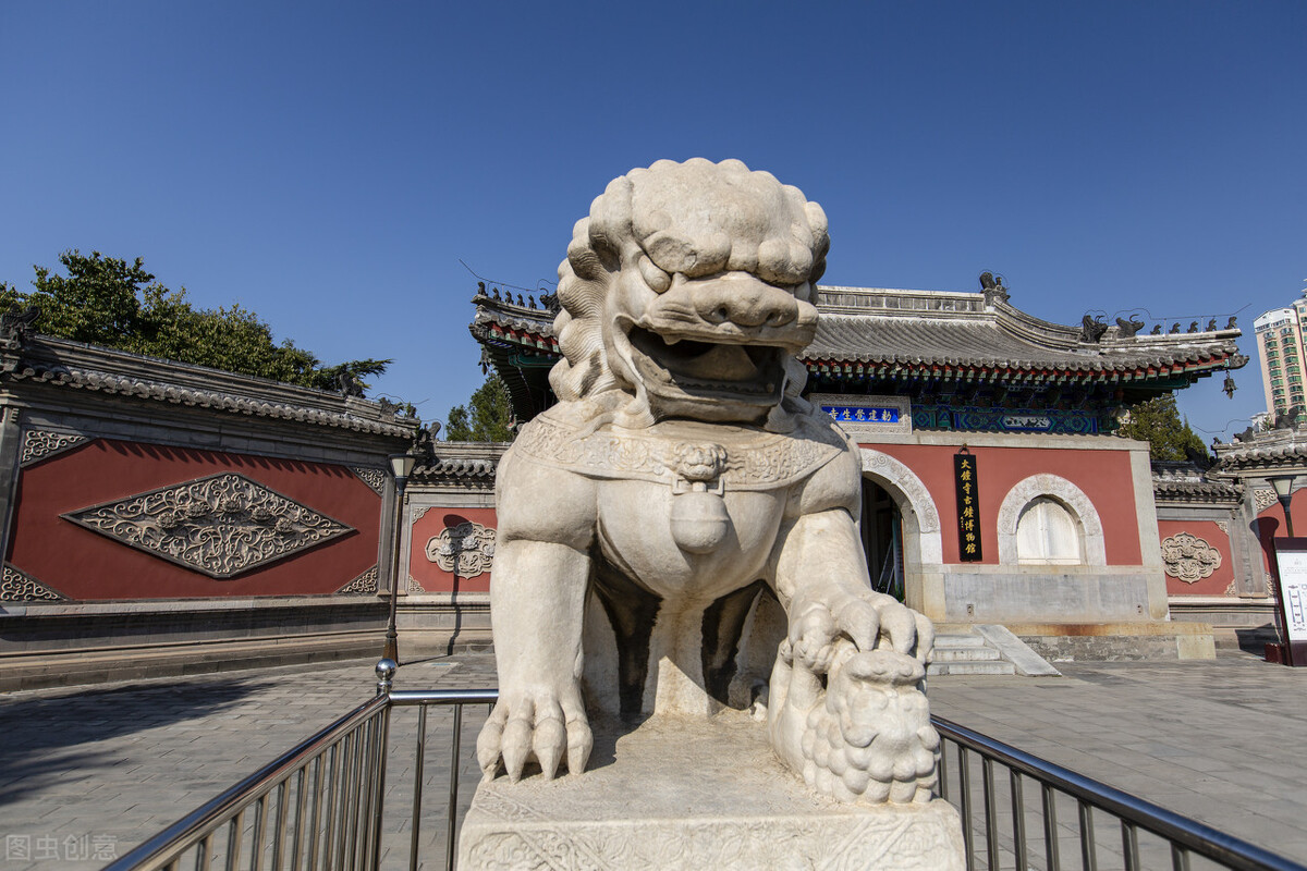 为什么都是狮子守门口老虎堂中坐,为什么狮子坐门口老虎坐中堂