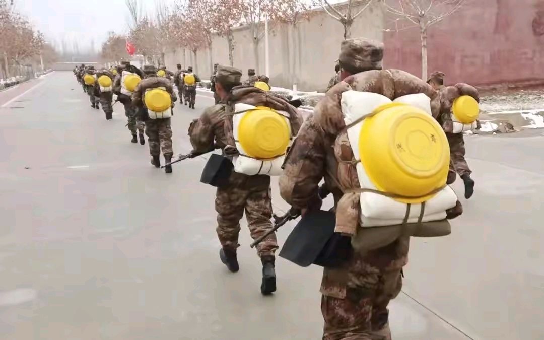 部队万能小黄盆作用,部队小黄盆能挡子弹吗