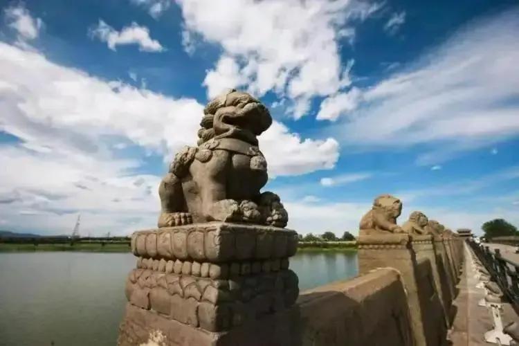 经济问题不断,3大战略支柱动摇,看过苏联故事:美国将被反围猎