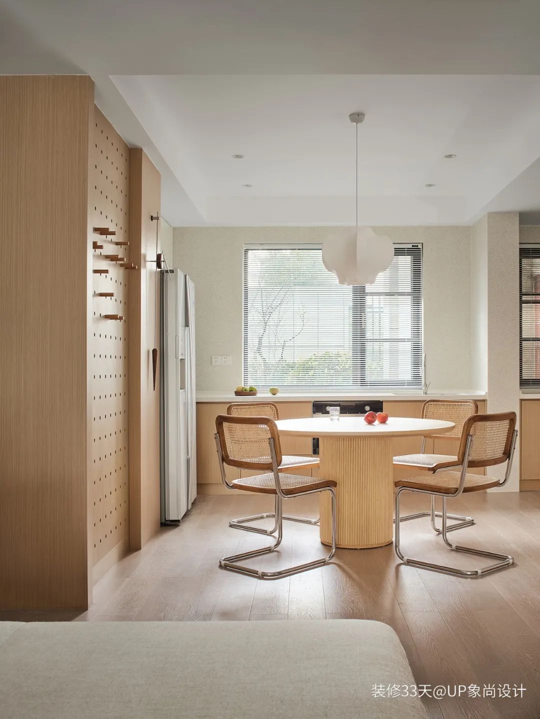 橱柜放冰箱冰箱凸出,冰箱比橱柜凸出20cm怎么处理美观