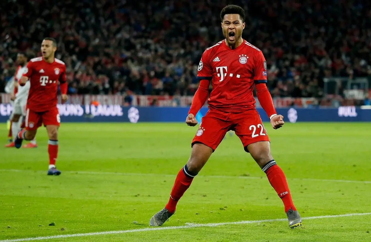 真羡慕！顶级豪门队内薪资曝光，多人年入千万，两大球星独一档