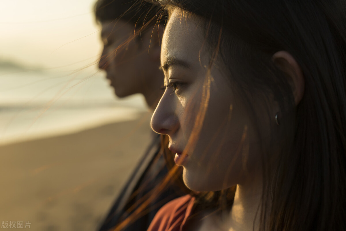 32岁女人哭诉男闺蜜受伤去照顾,30岁女人哭着被抛弃