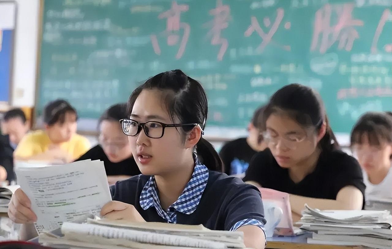 云南女孩李盈为什么要考国防科大,云南学霸李盈圆梦国防科大