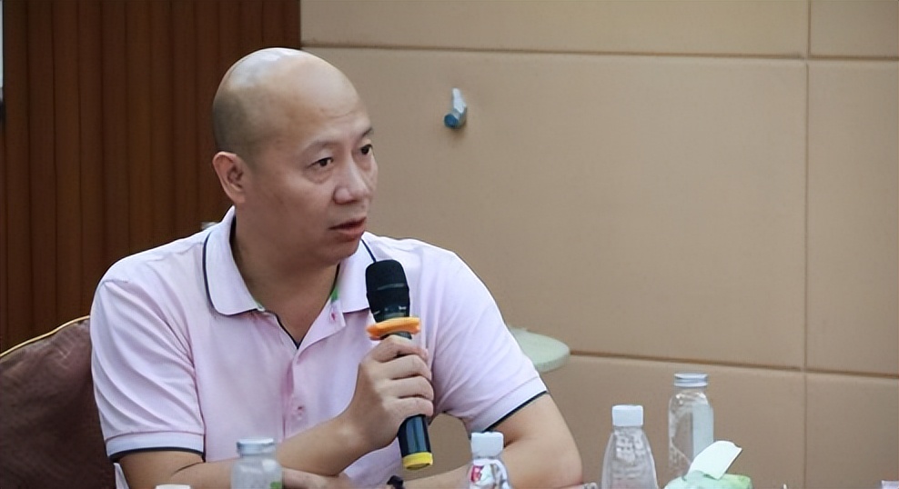 曾把门店开遍全国，却在一年间蒸发300亿，绝味鸭脖是如何做到的